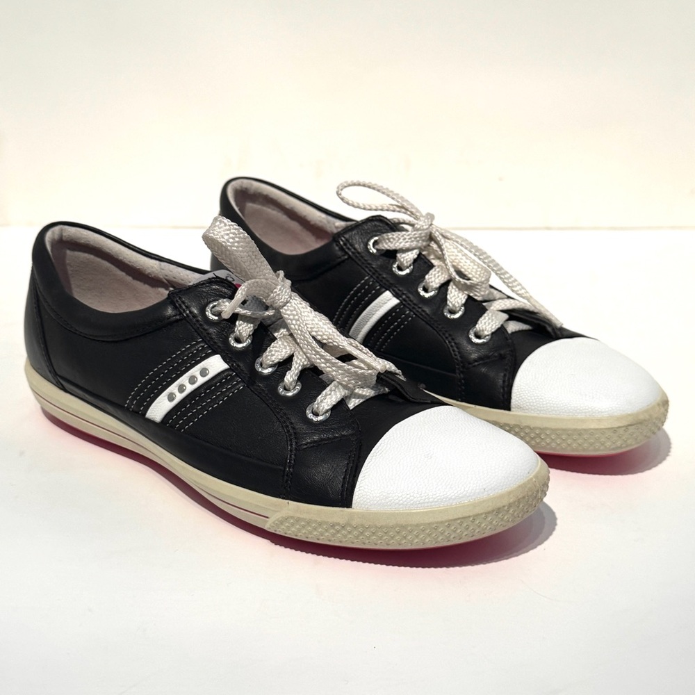 Women's Ecco Black and White Lace-Up Golf Sneakers